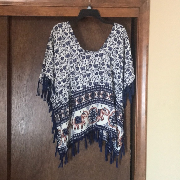 Tops - Relaxed top with tassels